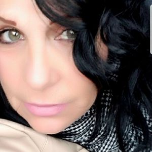 Meet your Posher, Leonore